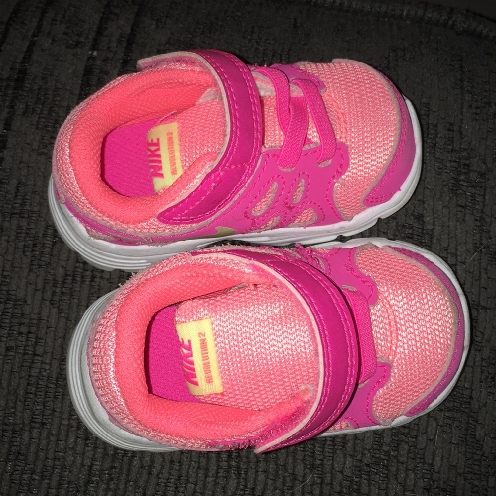 Nike Tennis Shoes